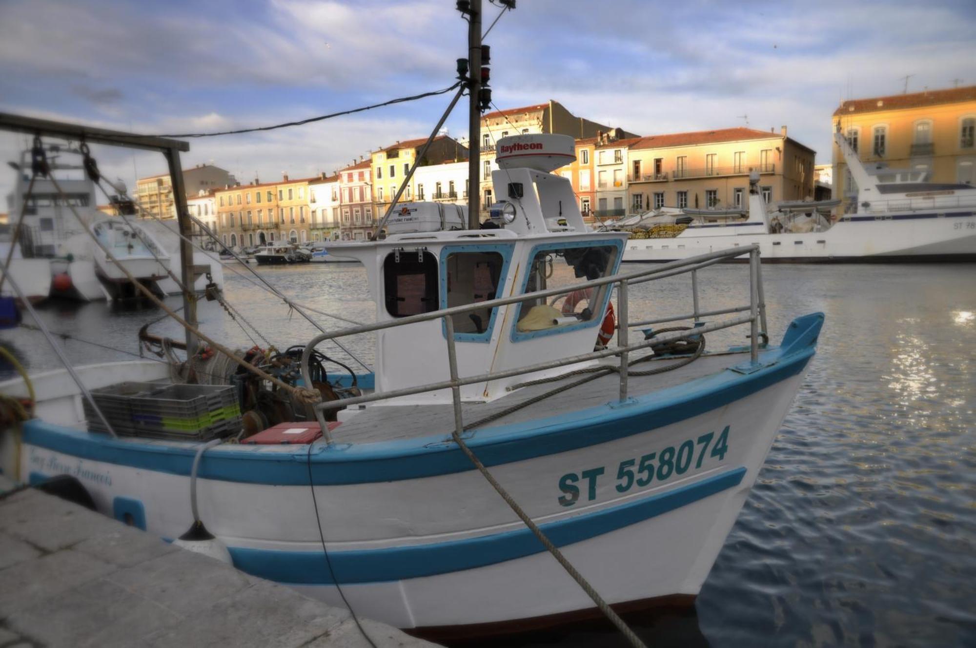 "Luigi" Balcon Sur La Mer Et Le Port De Sete Bagian luar foto
