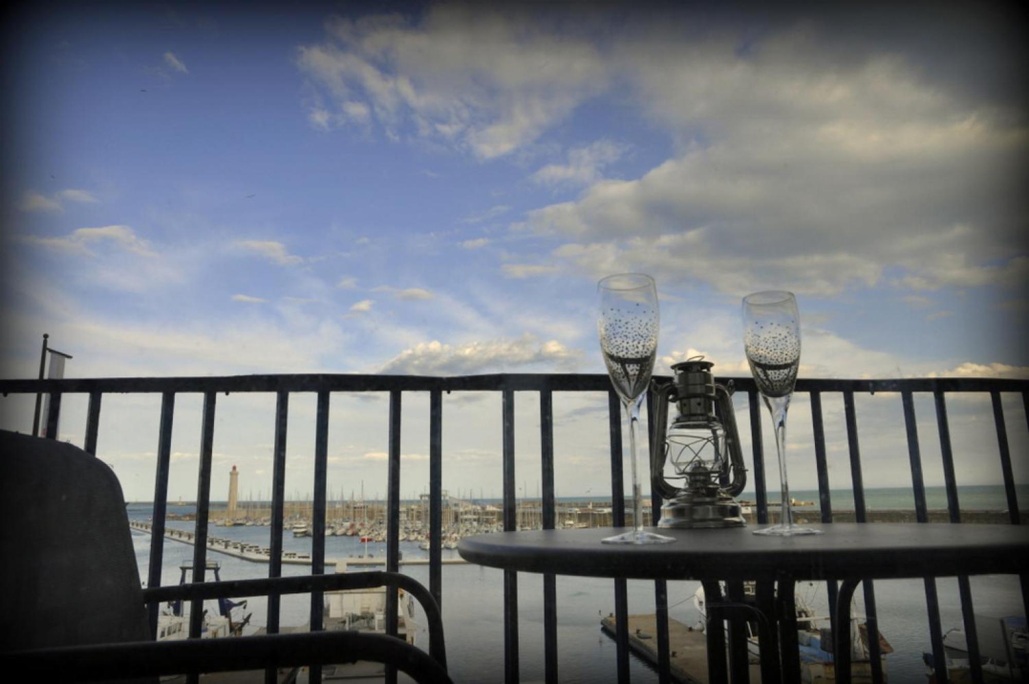 "Luigi" Balcon Sur La Mer Et Le Port De Sete Bagian luar foto
