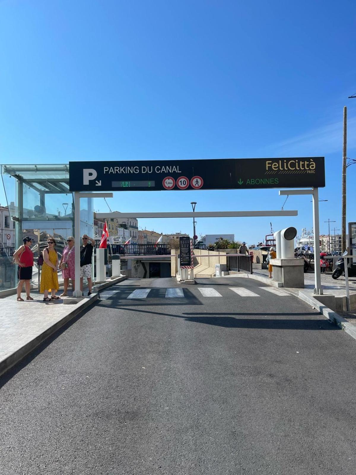 "Luigi" Balcon Sur La Mer Et Le Port De Sete Bagian luar foto